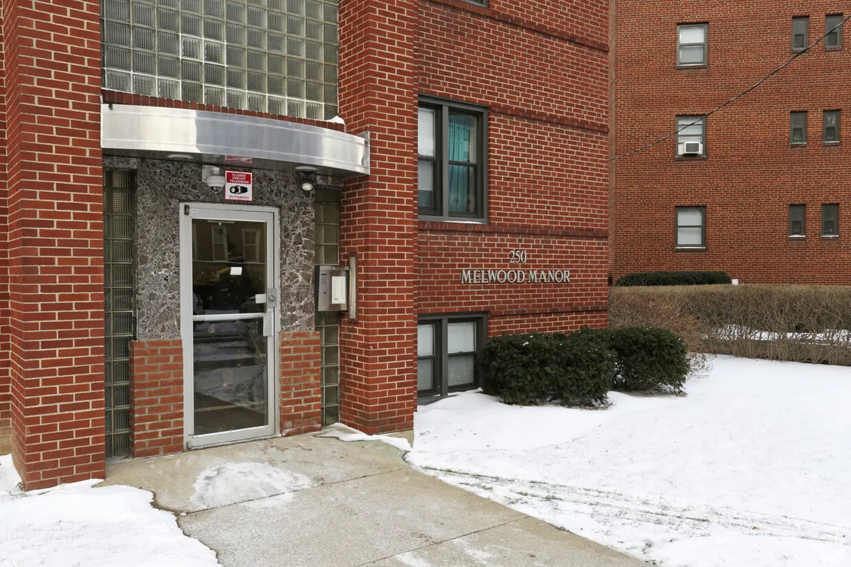 250 Melwood Ave apartment building exterior