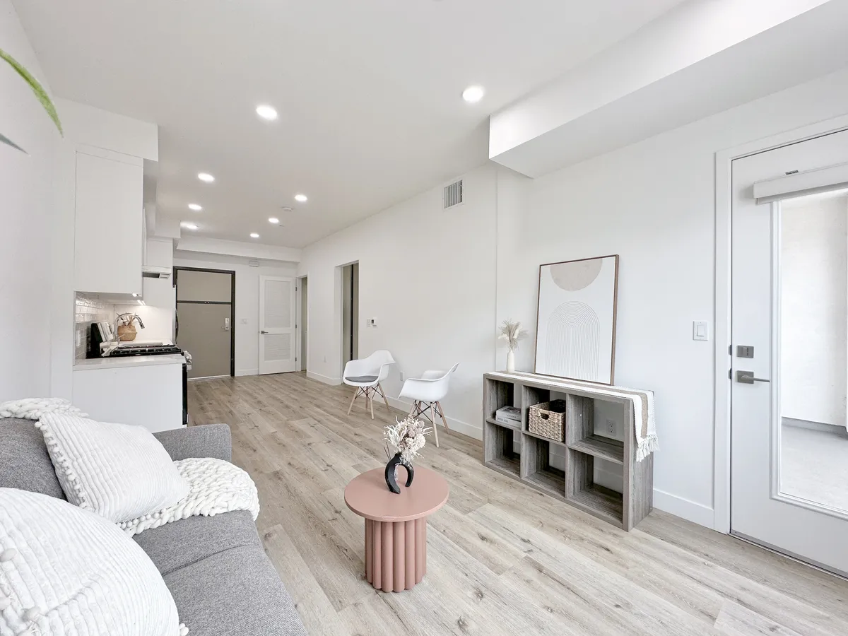 Pet-Friendly Apartments in West LA Near UCLA - 3737 Motor Ave