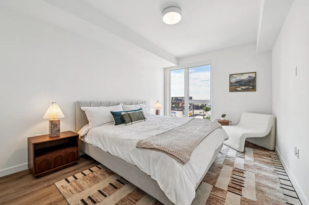 Bedroom in a 1-bedroom apartment at Somi, Koreatown