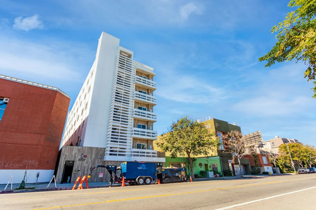Affordable West Los Angeles Apartments - 3737 Motor Ave