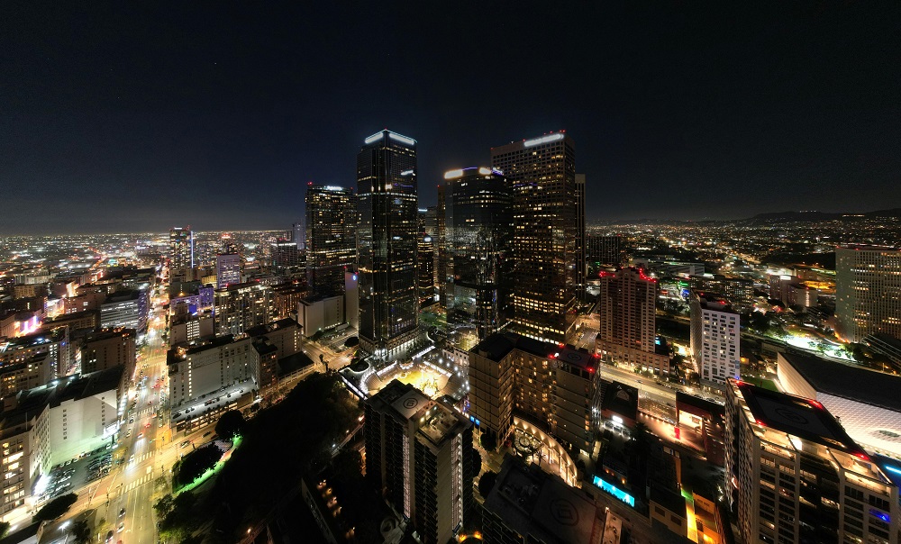 Vibrant Los Angeles skyline at night (Source: pexels.com)