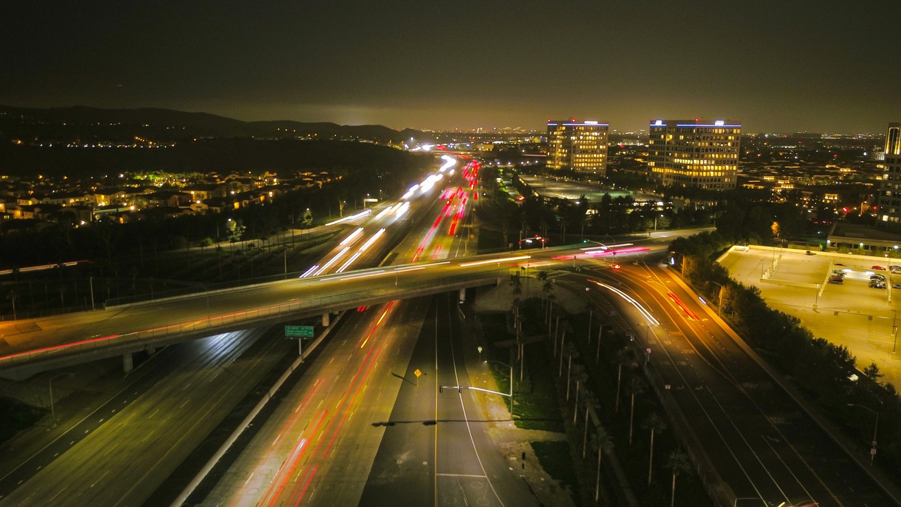 Nighttime freeway lights in Irvine, California (Source: pexels.com)